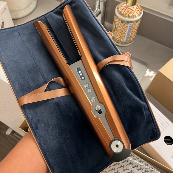 Dyson Corrale cordless flat iron. Used only once!,All Products : American Fashion Style Bags On Sale
